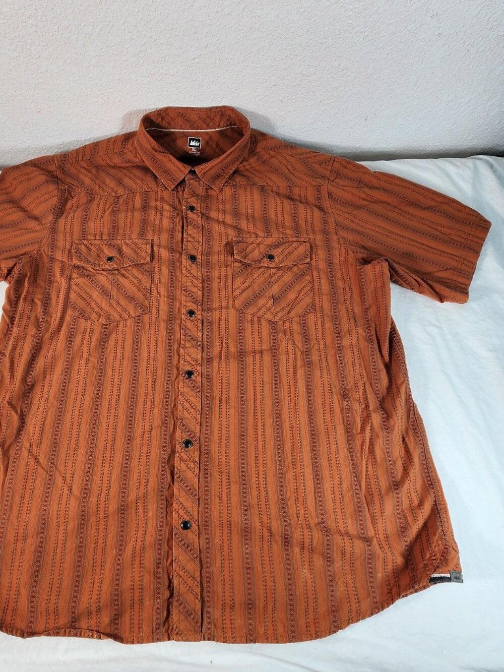 REI Mens XL Cotton Short Sleeve Black Pearl Snap Western Orange Pockets FastShip - Picture 11 of 11